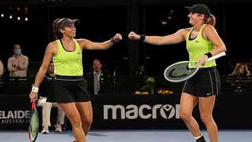 Stefani e Hayley vencem chinesas e vão à final do WTA de Adelaide