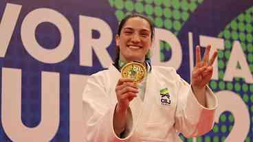 Mayra Aguiar conquista tricampeonato mundial de judô