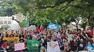 Universitários reagem ao novo bloqueio e anunciam ato em Fortaleza