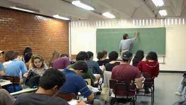 Mais de 9 mil estudantes recebem  Bolsa Permanência