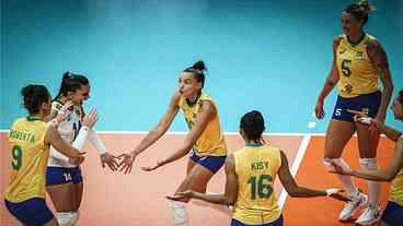 Brasil vence Itália e fica a um jogo do inédito título mundial de vôlei