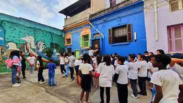 Professores envolvem jovens da periferia com projetos inspiradores