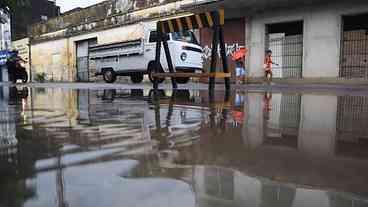 Recife tem áreas alagadas e aulas remotas, após fortes temporais