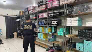 Polícia faz ação contra venda ilegal de produtos na Internet em SP