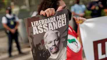 Atos pela libertação de Julian Assange estão marcados no Brasil