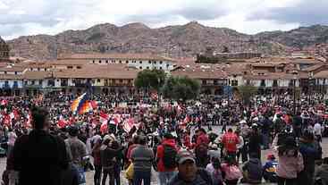 Protestos no Peru bloqueiam turistas em cidade distante