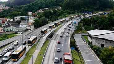 Prefeitura entrega novos ônibus do BRT para a população carioca