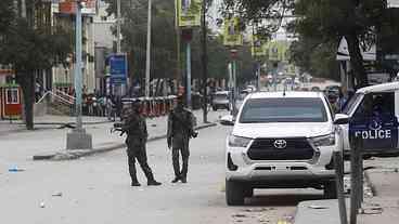 Militantes do Al Shabab atacam hotel em Mogadíscio