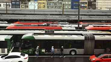 Motoristas e cobradores de ônibus de SP voltam a fazer greve