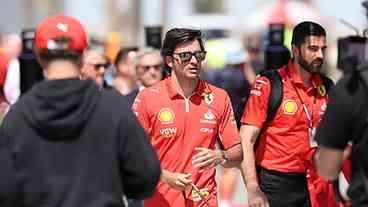 Carlos Sainz põe Ferrari na frente em treino livre no Bahrein