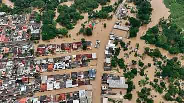 Comitiva do governo chega ao Acre, atingido por enchentes