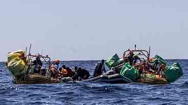 Sobreviventes relatam 60 imigrantes mortos em travessia do Mediterrâneo