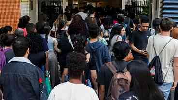 Alunos começam a receber primeira parcela do Programa Pé-de-Meia