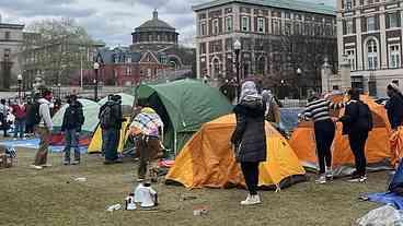 Alunos de Harvard e Princeton iniciam acampamento pró-Palestina