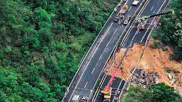 Desabamento de autoestrada deixa mortos na China