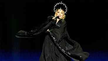 Madonna encerra megashow com homenagem a Michael Jackson