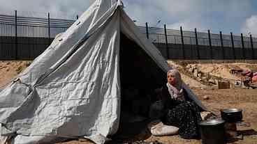 Tanques de Israel avançam no campo de refugiados de Jabaliya