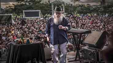 Em São Paulo, Hermeto Pascoal apresenta obra que une música e artes visuais