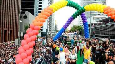 Parada do Orgulho LGBTQIA+ leva mais de 2 milhões à Avenida Paulista