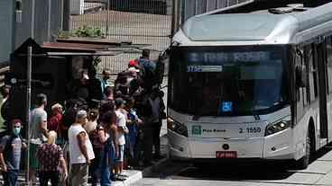 Motoristas e cobradores de ônibus cancelam greve em São Paulo