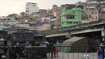 Confrontos entre policiais e criminosos deixam mortos na Maré