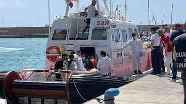 Sobe número de corpos resgatados em naufrágio no Mediterrâneo