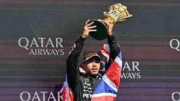 Hamilton vence GP de Silverstone e encerra jejum de quase 3 anos