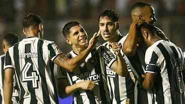 Botafogo vence o Vitória e assume a liderança do Brasileirão