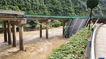 Queda de ponte deixa mortos e desaparecidos na China