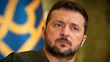 Zelensky pede armas de longo alcance após ataque de drones