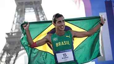 Caio Bonfim conquista prata inédita na marcha atlética