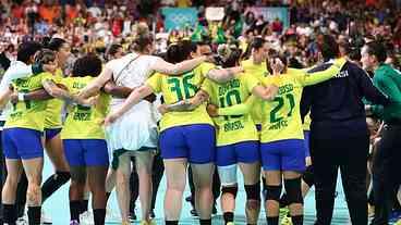 Seleção brasileira vence e avança às quartas do handebol feminino