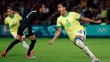 Brasil vence França e avança no futebol feminino em Paris