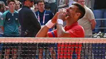 Novak Djokovic vence Alcaraz e conquista ouro olímpico inédito