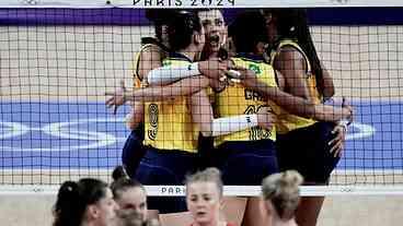 Brasil vence Polônia e avança com melhor campanha no vôlei feminino