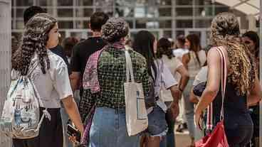 Sete a cada 10 alunos usam IA na rotina de estudos