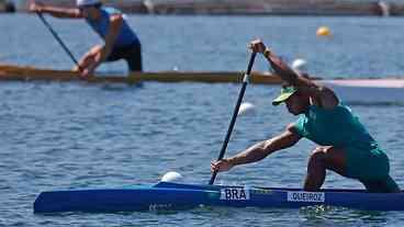 Isaquias Queiroz avança à semifinal da canoa individual