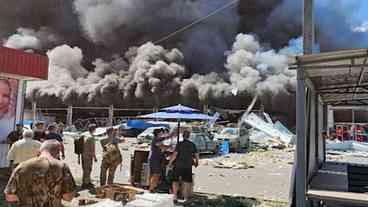 Bombardeio russo a supermercado na Ucrânia deixa mortos e feridos