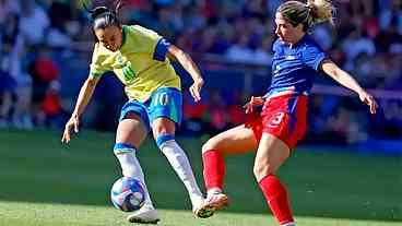 Seleção feminina de futebol garante a medalha de prata, na final olímpica